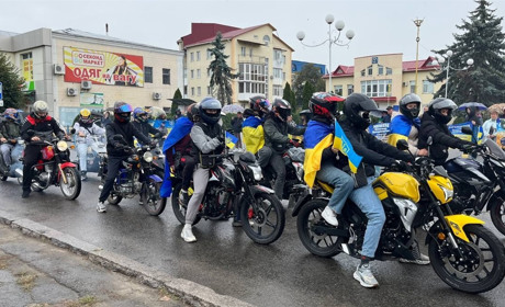 БАРаКУДИ з Бару: мотоспільнота, що поєднує дорогу, дружбу й допомогу армії