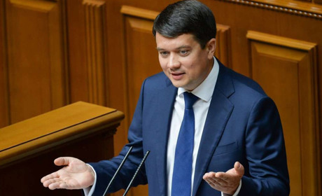 Голова Верховної Ради України Дмитро Разумков відвідає Херсонщину. Йому цікаві КПВВ до Криму