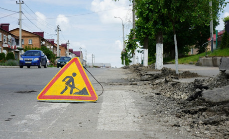 Новий тротуар та декоративні насадження замість старих лип. Модернізація вулиці Шевченка у Городку