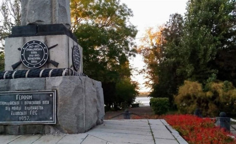 Життя в Новій Каховці: без електрики, але з манікюром