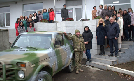 Освітяни Жмеринської громади придбали колегам-захисникам авто і тепловізор