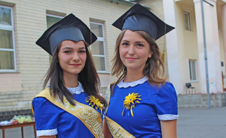Фоторепортаж: Випускники 2018 — гарні та успішні!