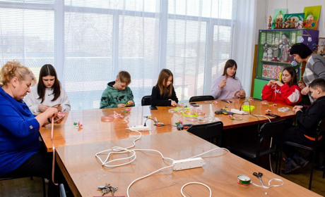 Весняні мрії: гуртківці Кагарлицького МЦКД виготовляли обереги для мам, сестричок та бабусь