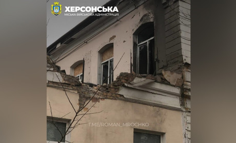 На Херсонщині російські терористи атакували житлові будинки та критичну інфраструктуру
