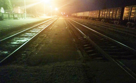 В Рафалівці п'яний чоловік ледь не загинув під потягом