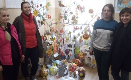 Янголятка і писанки на дереві