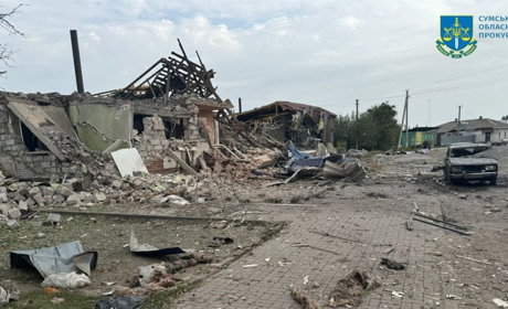 У Ямполі — другий день поспіль загиблі. Ворог бʼє по селищу КАБами