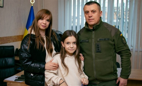 Восьмирічна художниця Варвара Токарчук намалювала мрію свого тата, який загинув на війні