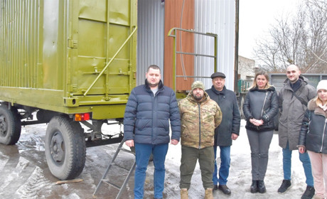 Жмеринчани передали банно-пральний комплекс для бійців 59 бригади