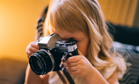 Молодежь предлагает помочь детворе в обмен на осенние фото