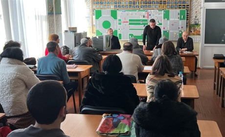 Окупанти віджали будівлю автошколи у Генічеську, щоб створити там офіс комуністичної партії