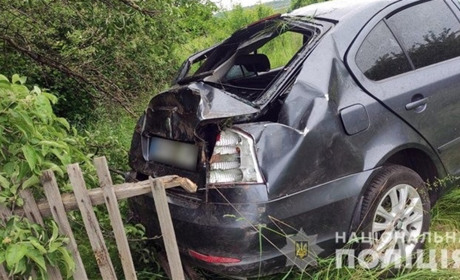 850 гривень за зламаний паркан. У Сатанові чоловік не впорався з керуванням, тепер сплатить штраф