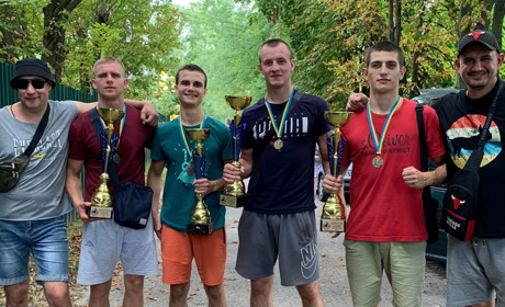 Три золота та срібло вибороли боксери Чернігівщини серед чоловіків-еліти у Броварах