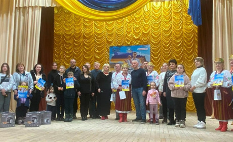 «Ми українці — всі одна родина»: Городок об’єднав творчі родини переселенців у благодійному заході