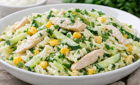 Рецепт дня: салат з куркою та пекінською капустою