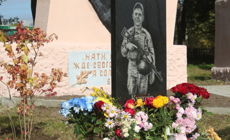 У Купині урочисто відкрили меморіальну дошку на честь Олександра Кушніра