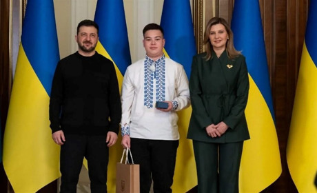 Юний волонтер Сашко Костецький з Драчинець отримав відзнаку президента “Майбутнє України”