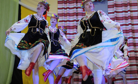 Благодійний концерт «Арабеску»: на сцені виступили 45 учасниць танцювального колективу