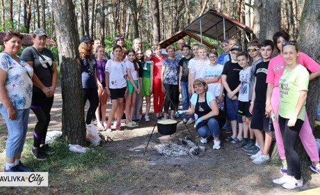 Останній дзвоник на природі: як 6-класники відзначили завершення навчального року