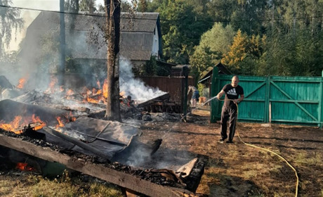 Внаслідок атаки дронами згоріла одна з будівель Шалигинського лісництва
