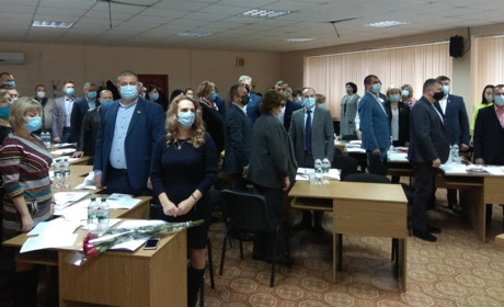 Хто став секретарем міської ради та скільки у мера буде заступників: вирішували депутати на сесії