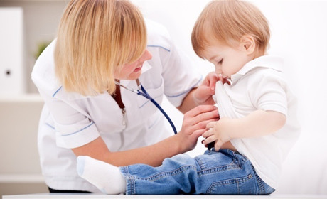 Щоб отримати довідку про одужання, батьки досі мусять водити дитину до лікаря, – роз’яснення ОДА