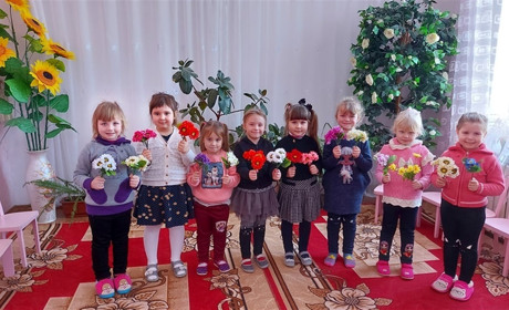 Маленькі самарчани вітають матусь зі святом Весни (ВІДЕО)