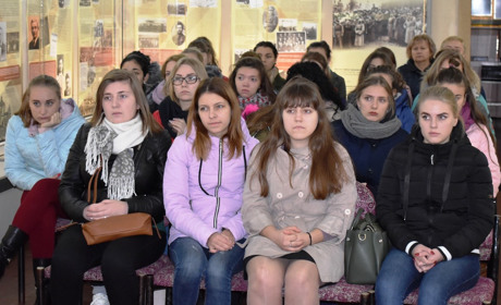 Студентам Покровського педколеджу розповіли про «великий терор»