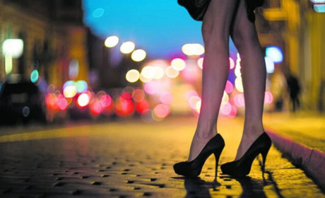 Жительці Звягеля суд призначив покарання за сутенерство щодо чотирьох жінок