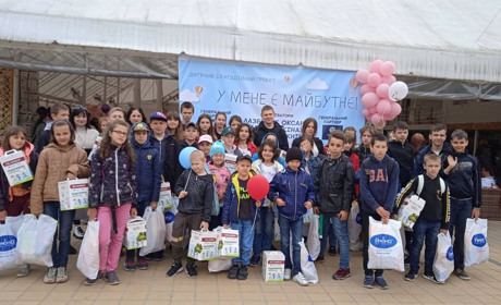 У День захисту дітей золотоніська малеча тусувалася зі столичними зірками. Радості не було меж!