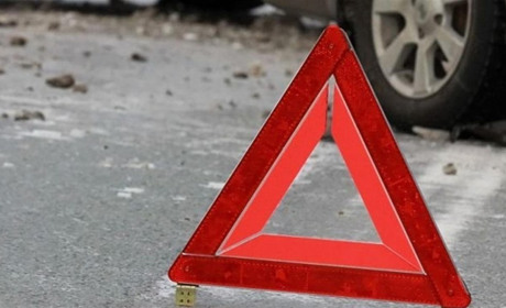 Мікроавтобус влетів у фуру 