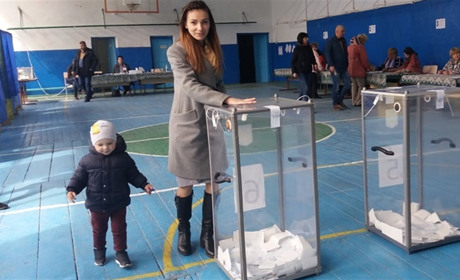 Два запитання до старокостянтинівців: жителі міста розповідають про свої сподівання після виборів