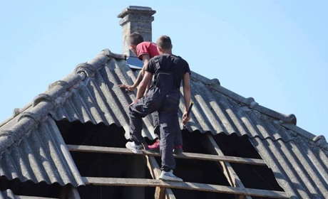 В Ізмаїлі активно відновлюють житло, зруйноване внаслідок атаки рф