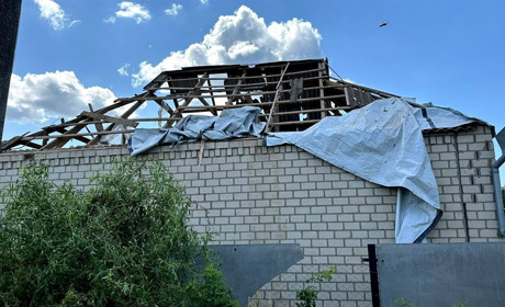 Ворожі обстріли на Херсонщині: армія рф атакувала житлові будинки та навчальний заклад