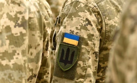 Кримінальну відповідальність військових посилили: президент підписав законопроєкт