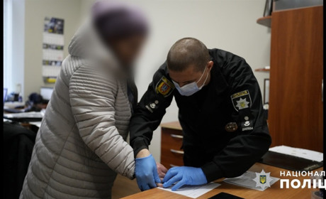 Обіцяла екскурсії, а взяла у рабство: зловмисниця з Одещини обманом вивезла за кордон хворих жінок
