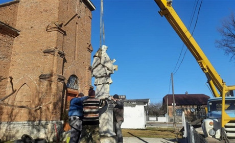 У Чабарівці, що на Чортківщині, відновили давню фігуру