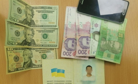 На КПВВ «Каланчак» чоловік намагався підкупити прикордонників, його передали правоохоронцям