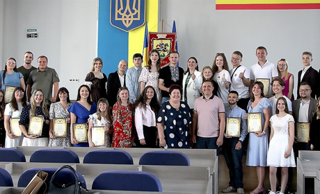 У НІЖИНСЬКІЙ ГРОМАДІ ВІДЗНАЧИЛИ ТАЛАНОВИТУ Й АКТИВНУ МОЛОДЬ