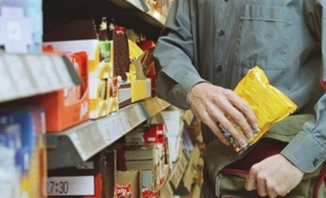 Житель Глухова двічі виносив продукти з АТБ повз каси. Йому призначили покарання
