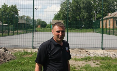 У Лісовій Лисіївці завершується будівництво спортивного майданчика зі  штучним покриттям