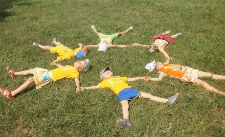 Як Сватівські школярі та вихованці садочків відпочивають на літніх канікулах. Підбірка з Facebook