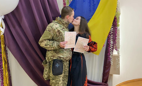 Весілля городоччанки на барикадах у Києві. Нові воєнні реалії України