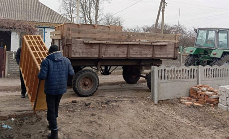 У Пристромах впорядкували бібліотеку, кладовище та територію біля церкви