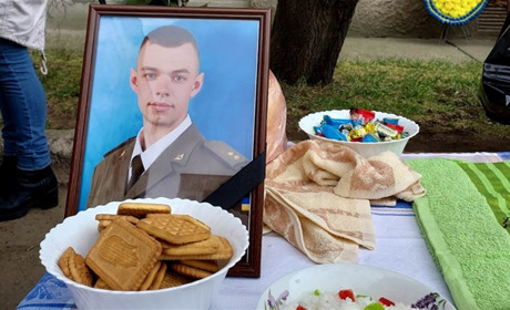 Йому було лише 23: Первомайськ попрощався з лейтенантом Владиславом Чагаринським