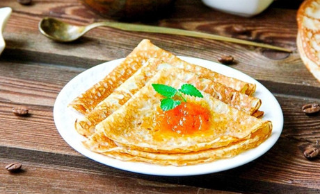 Рецепт дня: млинці на кефірі з окропом