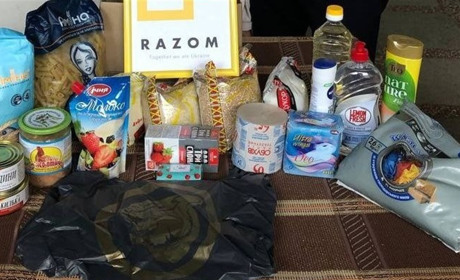 Понад 100 продуктових наборів отримали переселенці в Жовтих Водах: що ж було в пакунках