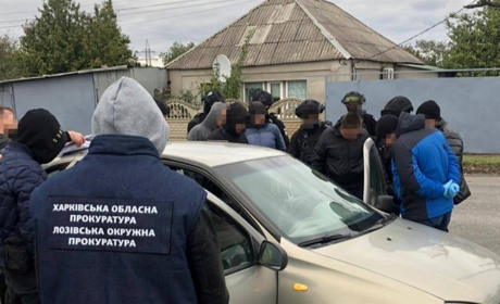 У Лозовій затримано наркоторговців під час перевезення "товару". Трьом чоловікам оголошено підозру