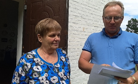 На сорочки-вишиванки і на лікування: за чим клопочуться до народного депутата