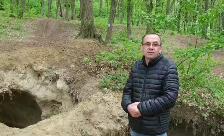 Директор парку просить жмеринчан не вивозити землю з території комплексу